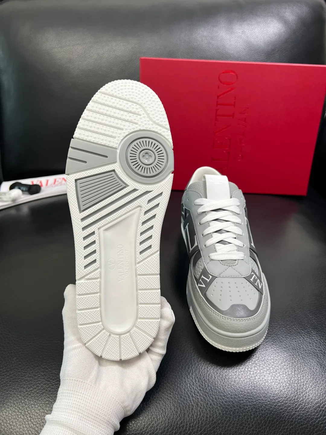Men's shoes 💰660 VALENTINO High quality top craftsmanship Valentino, sports sneakers counter synchronization, uppers imported from Italy, high-quality splicing colorful complex crafts, imported cowhide lining soft and comfortable, soles: original soles specially provided by the original factory, T men's shoes 💰U exclusive movable molded soles super comfortable, original factory and single goods, welcome to compare, couple size 39-44 (customized 45)